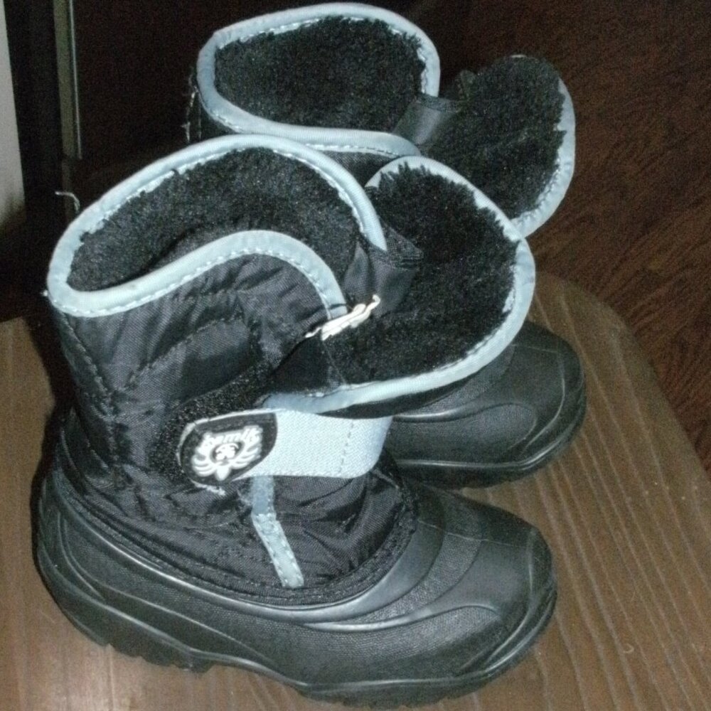 Kamik Black & Gray Faux Fur Lined Snow Winter Boots Toddler size 8